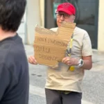 public-pancarte-troisieme-semaine-de-residence