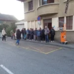 debut-theatre-de-rue-homme-bus